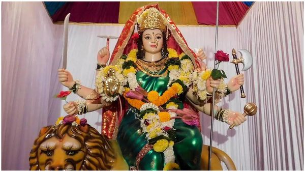 ద‌స‌రా న‌వ‌రాత్రుల వేళ అద్భుతం.. ఈ ఆల‌యంలో అమ్మ‌వారికి చెమ‌ట‌లు..