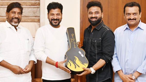 CM Revanth Reddy: సీఎం రేవంత్ రెడ్డిని కలిసిన దేవిశ్రీ.. మ్యూజిక్ షోకు రావాలని ఆహ్వానం..