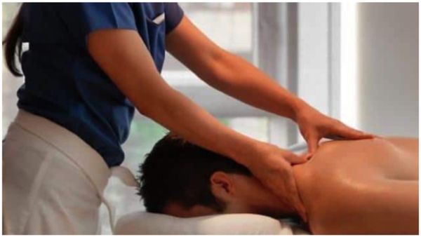 విశాఖ తీరంలో మసాజ్ చెయ్యమంటే ఏం చేస్తున్నారో తెలుసా ??