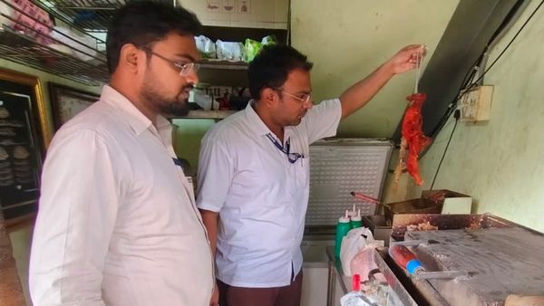 Hyderabad: ఫుడ్ సేఫ్టీ అధికారుల తనిఖీలు.. పలు రెస్టారెంట్లలో దారుణ పరిస్థితులు..!