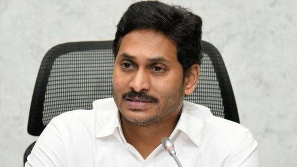 తెలంగాణ రాజకీయాల్లోకి జగన్‌ను లాగిన కేటీఆర్ పార్టీ