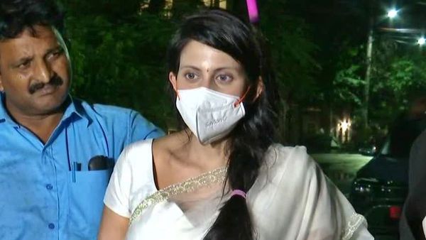 Actress: బాలీవుడ్ నటి తెలీదు, వైసీపీ లీడర్ తో టచ్ లో లేము, కోర్టులో !! 