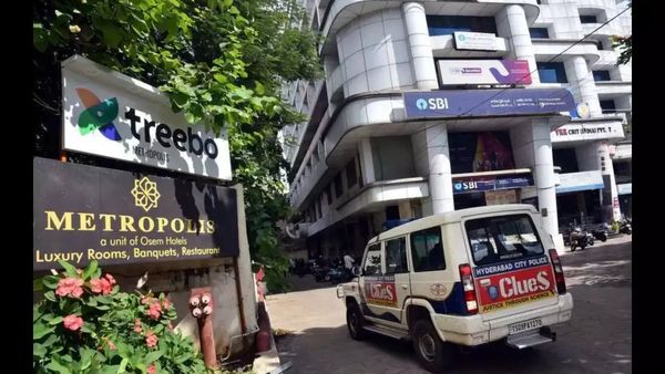 మత విద్వేశాలు రెచ్చగొట్టేలా..: మెట్రోపొలిస్ హోటల్ యజమాని, మేనేజర్ అరెస్ట్