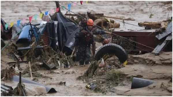Heavy Floods: భారత్ ఇరుగుపొరుగులపై ప్రకృతి ప్రకోపం.. మొన్న పాకిస్థాన్, నిన్న బంగ్లాదేశ్..