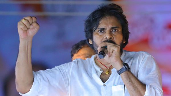 ఏపీ వాలంటీర్ల కేసులో బిగ్ ట్విస్ట్- వెనక్కి తగ్గిన పవన్..!