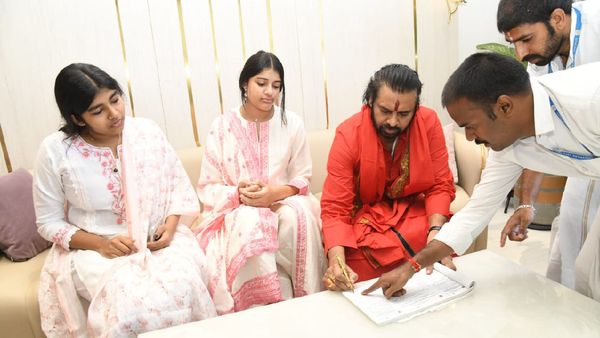 తిరుమలలో డిక్లరేషన్ ఇచ్చిన పవన్ కూతురు