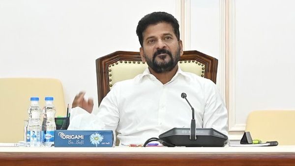 తెలుగు స్టార్ హీరోలు, కేటీఆర్ కోసం సంచలన అధికారిని తెస్తున్న రేవంత్‌రెడ్డి!