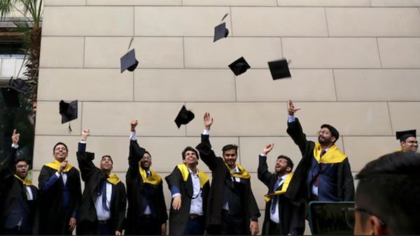 Influencers: ఇదెక్కడి కాలేజ్ రా మావా.. ఈ డిగ్రీ కోర్సు చేస్తే డబ్బులే డబ్బులు..!!