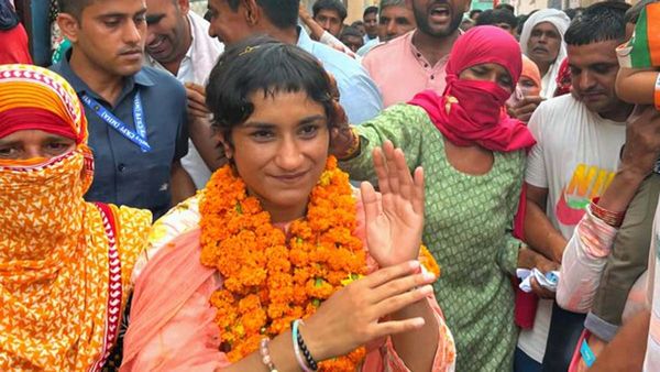 Vinesh Phogat: వినేష్ ఫోగట్ అరంగేట్రం అదుర్స్-తొలి ఎన్నికల్లో 5763 మెజార్టీతో గెలుపు..!