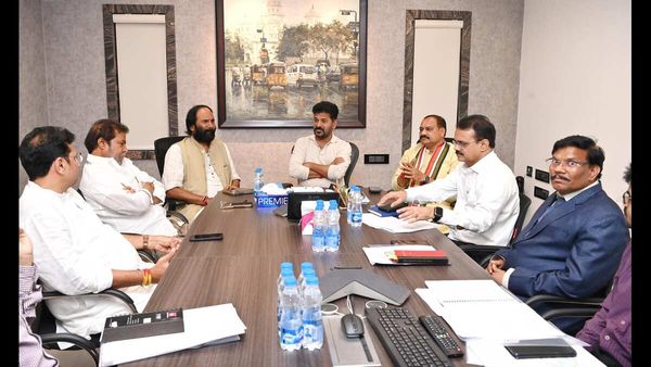 కులగణన కోసం డెడికేటెడ్ బీసీ కమిషన్: సీఎం రేవంత్ ఆదేశాలు