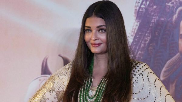 పెళ్లికి ముందే మగబిడ్డకు జన్మనిచ్చిన ఐశ్వర్యరాయ్?