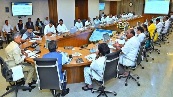 కేబినెట్ భేటీ: మహిళలకు ఫ్రీ బస్, రైతుల ఖాతాల్లో రూ 20 వేలు..!!