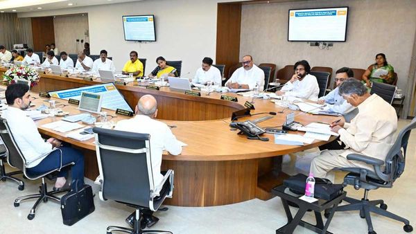 కేబినెట్ భేటీ : ఫ్రీ బస్సు అమలు, వాలంటీర్ల పై కీలక నిర్ణయం..!!