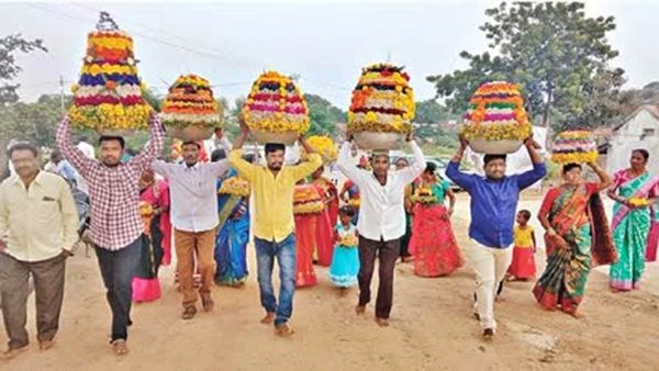 దీపావళి తర్వాత పురుషులు ఆడే స్పెషల్ బతుకమ్మ; ప్రత్యేకతలివే!!