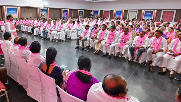 Telangana: పార్టీ మారే యోచనలో ముగ్గురు బీఆర్ఎస్ ఎమ్మెల్యేలు..!