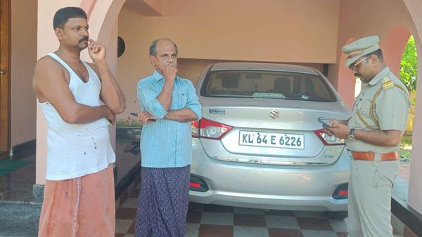 అంబులెన్స్‌కి దారి ఇవ్వని కారుకు రూ.2.5 లక్షల ఫైన్, లైసెన్స్ రద్దు..!