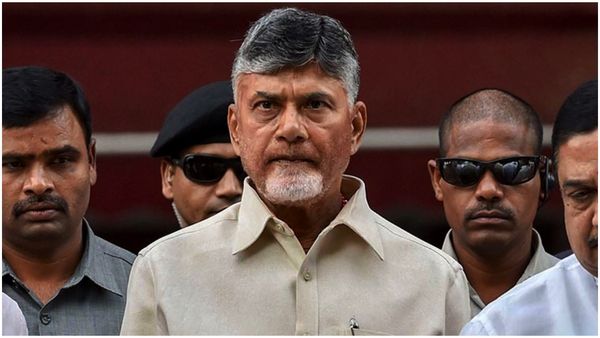 హుటాహుటిన హైదరాబాద్ కు చంద్రబాబు - ఆందోళన..!!