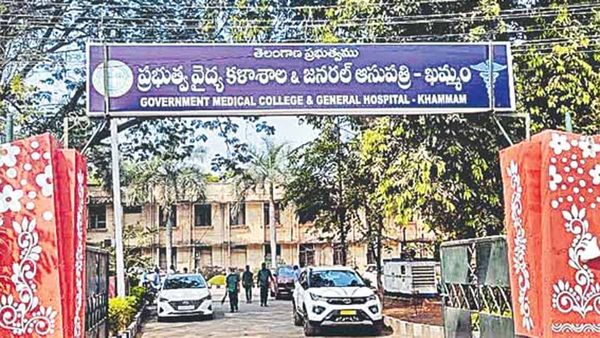 Khammam: మెడికల్ విద్యార్థికి గుండు కొట్టించిన అసిస్టెంట్ ప్రోఫెసర్..!