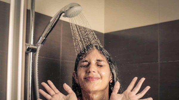 వారానికి రెండుసార్లు కన్నా ఎక్కువ తలస్నానం చేస్తున్నారా..?