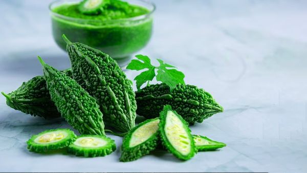 కాకరకాయతో కలిపి ఈ ఆహారాలు అస్సలు తినొద్దు.. ఎంత డేంజరంటే?