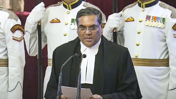 సుప్రీంకోర్టు 51వ ప్రధాన న్యాయమూర్తిగా..గెస్ట్‌గా ఏపీ గవర్నర్ !!