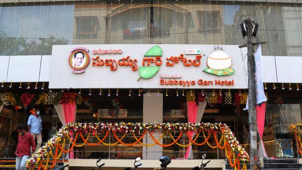 విజయవాడలో ఫేమస్ కాకినాడ సుబ్బయ్య గారి హోటల్ సీజ్ .. ఎందుకంటే