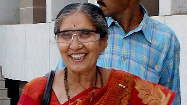 మోదీ భార్యను బహిరంగంగానే నిందించింది ఎవరు?