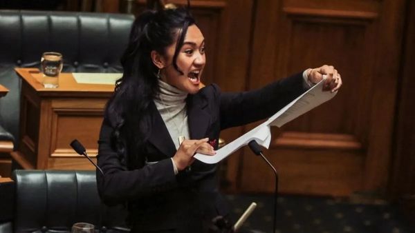 New Zealand MP: పార్లమెంట్‌లో న్యూజిలాండ్ MP హాకా డ్యాన్స్.. ఈసారి సహచరులతో కలిసి నిరసన