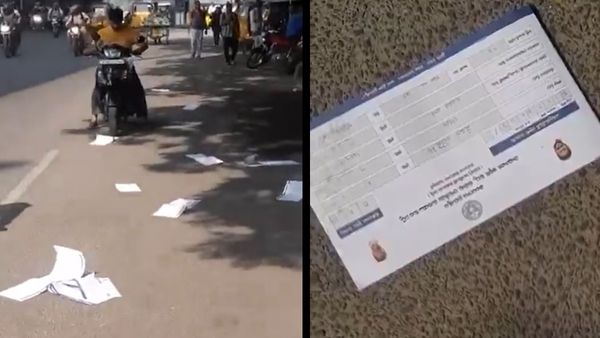 నడిరోడ్డుపై ఇంటింటి సర్వే పత్రాలు: కాప్రా తహసీల్దార్‌ సస్పెండ్