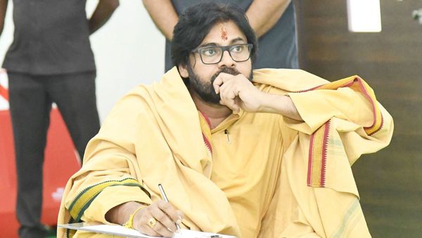 పవన్ కళ్యాణ్‌పై కార్యకర్త ఫిర్యాదు