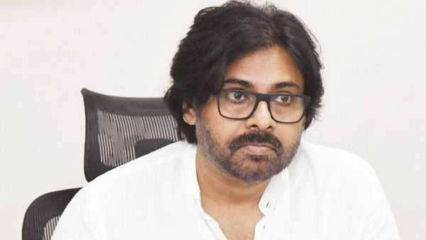 పవన్ కల్యాణ్‌ను నడిరోడ్డు మీద క్లాస్ పీకిన అమ్మాయి