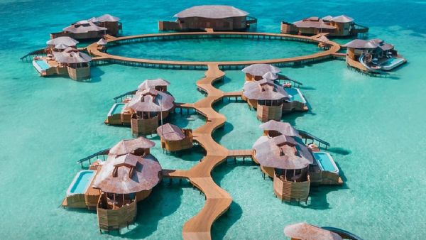 మాల్దీవులకు వెళ్లాలనుకునే పర్యాటకులకు భారీ షాక్!