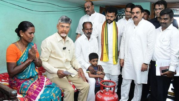 డబ్బులు కట్టకుండానే గ్యాస్ సిలెండర్లు ? చంద్రబాబు మరో గుడ్ న్యూస్ 