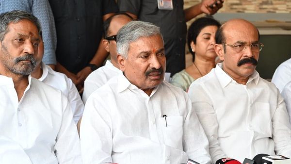 నామినేషన్లు వేసి ఎన్నికల్ని బహిష్కరించిన వైసీపీ-పెద్దిరెడ్డి రీజన్ ఇదే..!