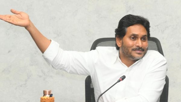 నీ తల్లిదండ్రులకు ఏ రోజైనా రెండు పూటలా భోజనం పెట్టావా?