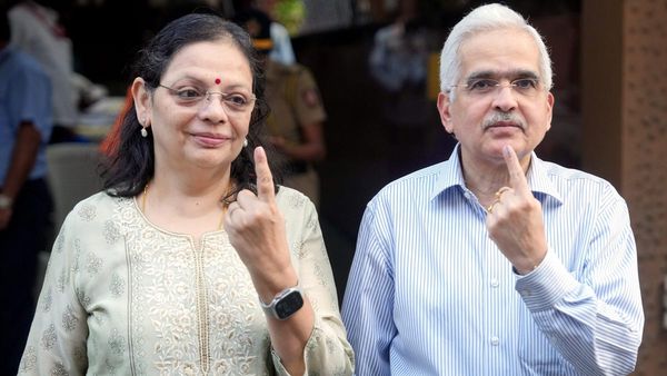 ఓటు వేసిన ఆర్బీఐ గవర్నర్: వాళ్లకు కంగ్రాట్స్..!!