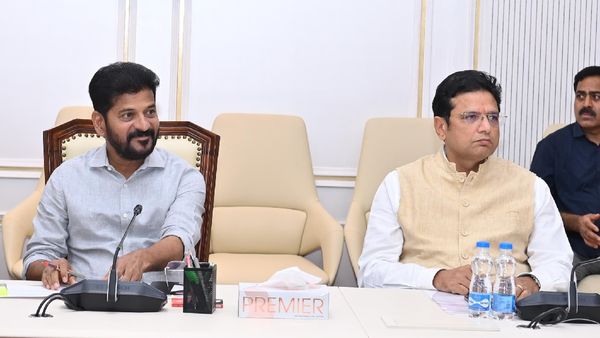 తెలంగాణలో గ్రీన్ ఫార్మా కంపెనీల భారీ పెట్టుబడులు: వేలాది ఉద్యోగాలు