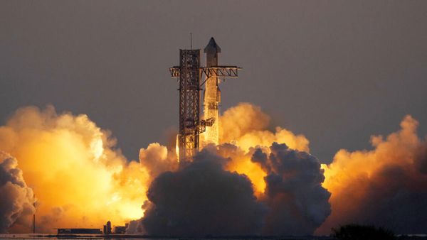 డొనాల్డ్ ట్రంప్ సమక్షంలో.. బిగ్గెస్ట్ స్పేస్ టెస్ట్ ఫ్లైట్: అదొక్కటే మైనస్