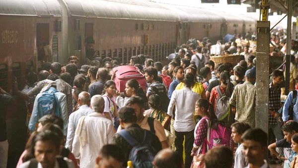 ఏపీ, తెలంగాణా ప్రయాణికులకు ఎగిరి గంతేసే వార్త చెప్పిన రైల్వే