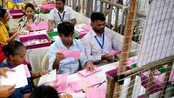 Maharastra Magic: మళ్లీ దొరికిన ఈసీ-పోలైన ఓట్లకూ, లెక్కించిన ఓట్లకూ 5 లక్షల తేడా..!