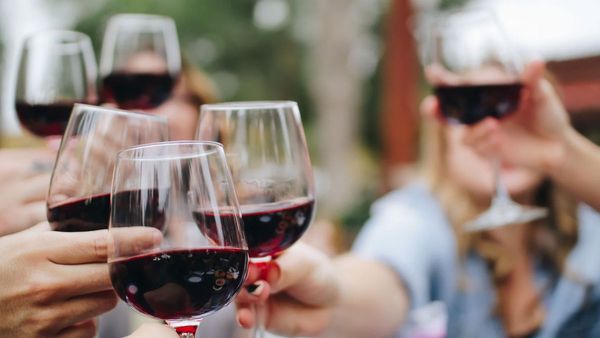 వైన్ తాగితే అందం పెరుగుతుందా? దీనిలో నిజమెంత?