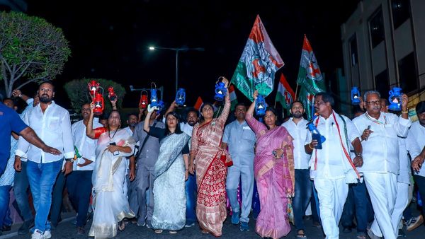 వైసీపీదే పాపం ఐతే..: చంద్రబాబు సర్కారుకు షర్మిల ‘లాంతరు’ నిరసన
