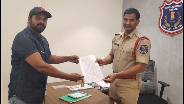 మోహన్ బాబు వ్యాఖ్యలు బాధాకరం: ఏపీ, టీ సీఎంలకు మంచు మనోజ్ విన్నపం