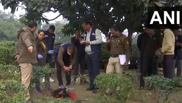 పార్లమెంట్ ఆవరణలో వ్యక్తి పెట్రోల్ పోసుకుని ఆత్మహత్యాయత్నం