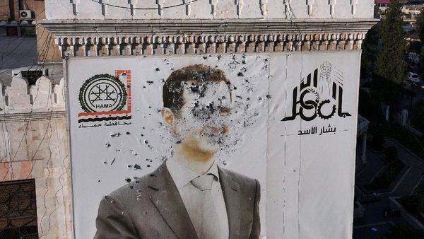 విగ్రహాల విధ్వంసకాడ- అధ్యక్షుడి భవనం లూటీ..!!