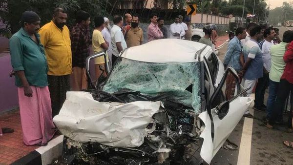 హైదరాబాద్ అయ్యప్ప స్వాముల బస్సును ఢీ కొట్టిన కారు- నవ దంపతులు సహా నలుగురి దుర్మరణం