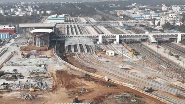 చర్లపల్లి రైల్వే స్టేషన్ సిద్దం, కళ్లు చెదిరేలా - 25 రైళ్లు ఇక్కడ నుంచే..!!