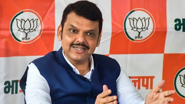 పఢ్నవీస్ పట్టభిషేకం, డిప్యూటీ సీఎంగా - ఢిల్లీ కొత్త ట్విస్ట్ ..!!