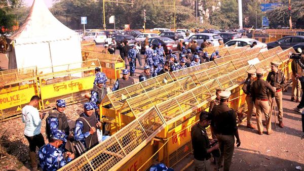 మళ్లీ ఢిల్లీకి రైతులు-ఐదు కీలక డిమాండ్లు-యూపీ బోర్డర్ క్లోజ్..!