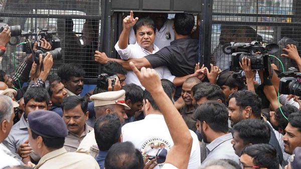 అసెంబ్లీ తొలినాడే టీ షర్టులతో రచ్చ.. బీఆర్ఎస్ ఎమ్మెల్యేల అరెస్ట్, ఉద్రిక్తత!